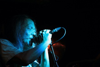 Wir freuen uns die erste Veranstaltung der Saison zu präsentieren:  ‚Energy: A documentary about Damo Suzuki’ von Regisseurin Michelle Heighway wird pünktlich zum Macke Viertel Fest gezeigt. Die Filmemacherin Heighway begleitete den Künstler über sieben Jahre und gibt uns einen berührenden Einblick in das Leben des Free Music-Visionärs und Sänger der Band CAN.

Die Vorführung beginnt um 19:00 Uhr, Laufzeit 71min. Eng.OV.  Im Anschluss habt ihr die Möglichkeit der Regisseurin einige Fragen zu stellen. Einlass 18:30 Uhr - Tickets VVK €10,-/ Abendkasse €13,- 

https://www.eventim-light.com/de/a/661d21ad25becd31e479ebb6


We are pleased to present the first event of the season: 'Energy: A documentary about Damo Suzuki' by director Michelle Heighway will be shown in time for the Macke Viertel Fest. The filmmaker Heighway accompanied the artist for seven years and gives us a touching insight into the life of the free music visionary and singer of the band CAN.

The screening begins at 7:00 p.m., running time 71 minutes. Eng.OV. Afterwards you have the opportunity to ask the director questions about the film. Doors open at 6:30 p.m. - Tickets presale €10,-/box office €13,-

https://www.eventim-light.com/de/a/661d21ad25becd31e479ebb6